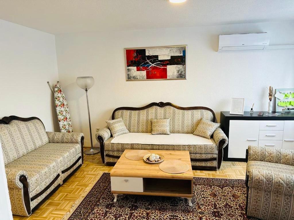 Apartment Etna! Near To Airport Sarajevo Ngoại thất bức ảnh