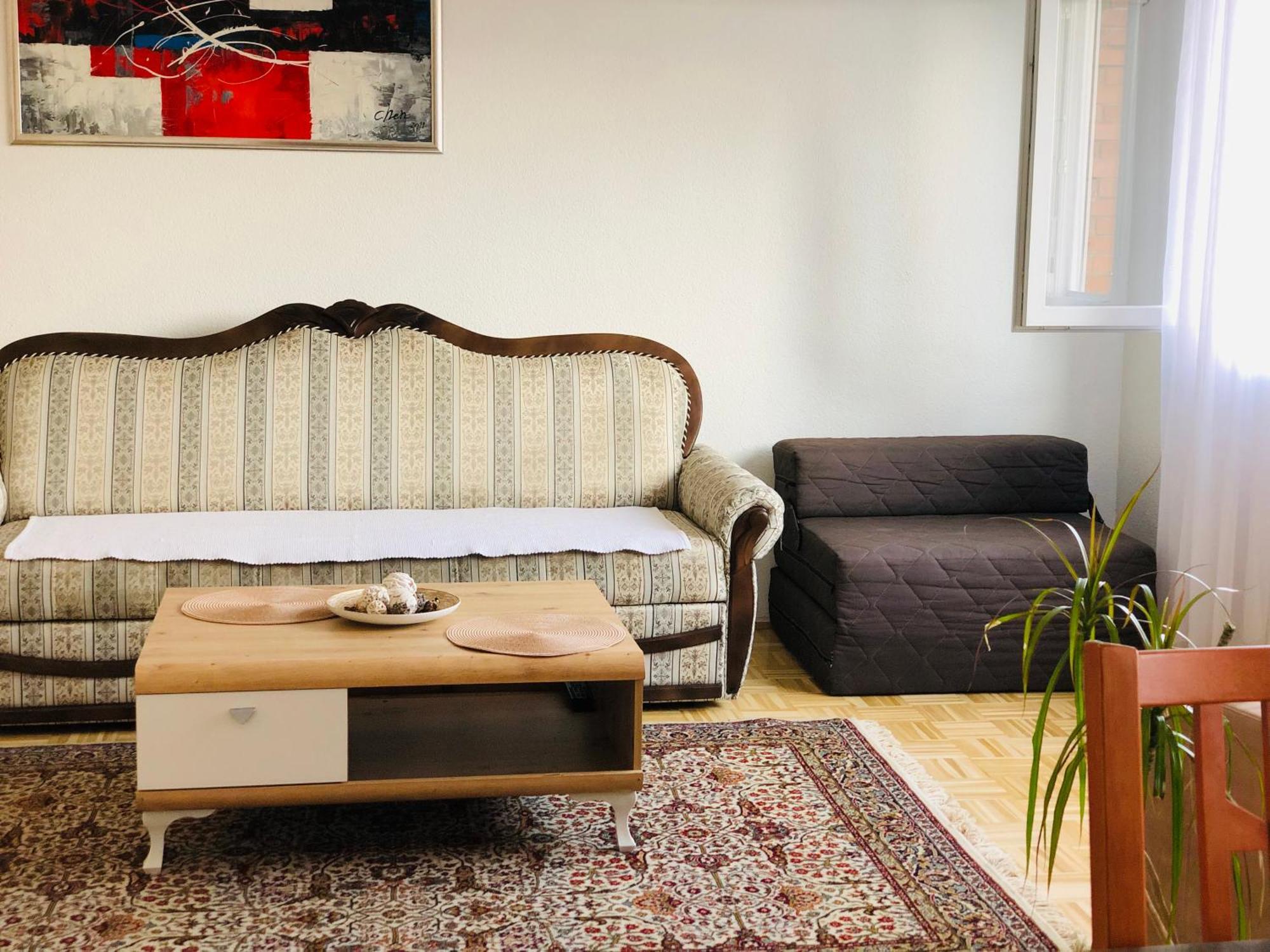 Apartment Etna! Near To Airport Sarajevo Ngoại thất bức ảnh